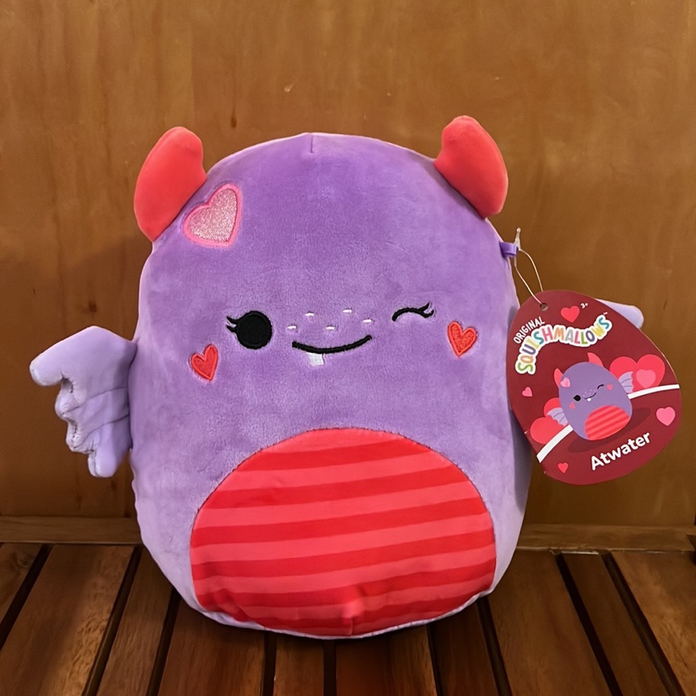 🛍️ NWT 8” Atwater the Monster Alien Valentine’s Day edition Squishmallow heart - Picture 7 of 7